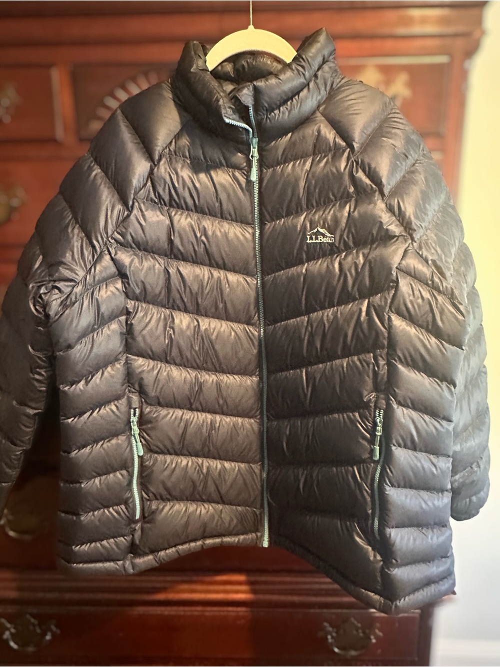 L.L. Bean Women's Ultralight 850 Down Jacket
Size 1X  Carbon Navy